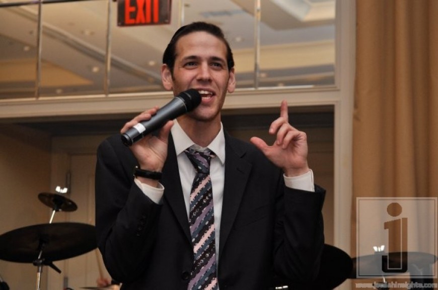 Yosef Wartelsky singing @ Aryeh Kunstlers wedding
