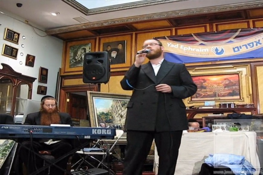 Yumi Lowy sings at Yad Ephraim Event