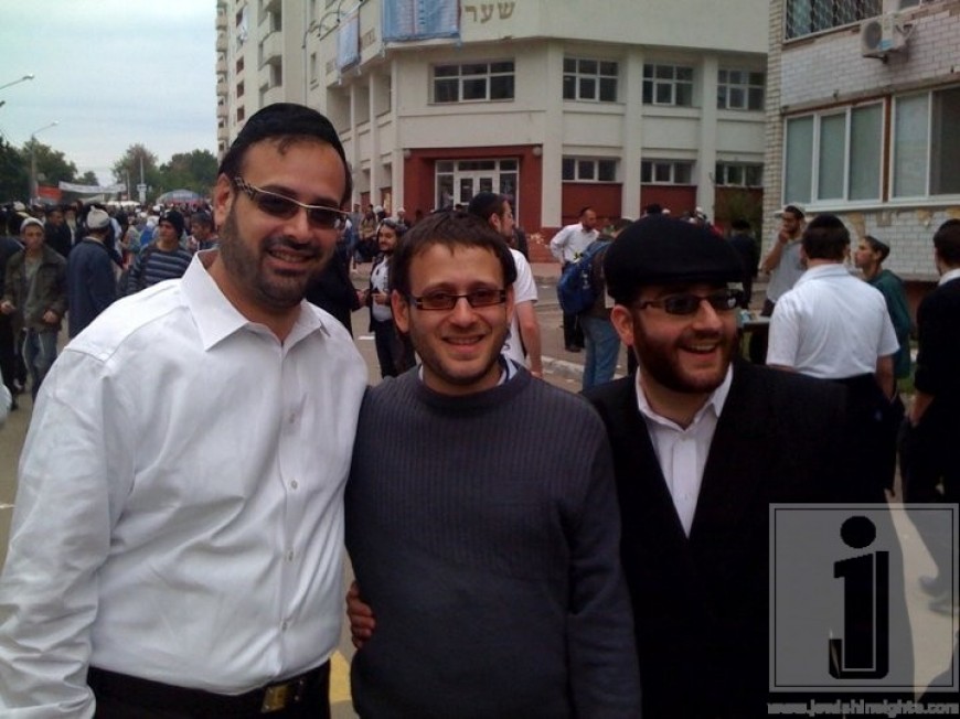 Yeedle, Avrumi Schreiber & Tzvi Goldring in Uman erev yom tov