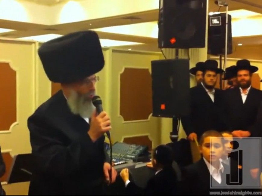Mendy Werdyger Singing New Song
