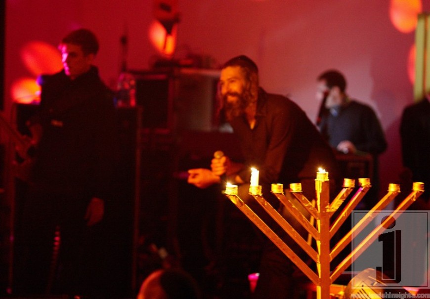 Matisyahu, Maccabeats & Moshav Rock Crowd of 1,100 at YU Chanukah Concert