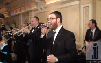 Yumi Lowy singing the first dance