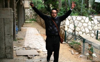 Lipa Schmeltzer picking up his hands to the Father in Heaven in the Streets of Israel