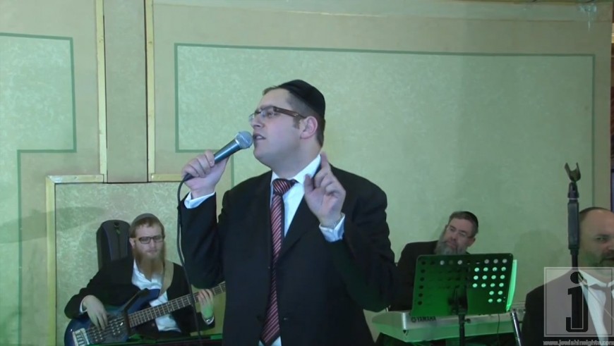 Dovid Gabay sings at Wedding