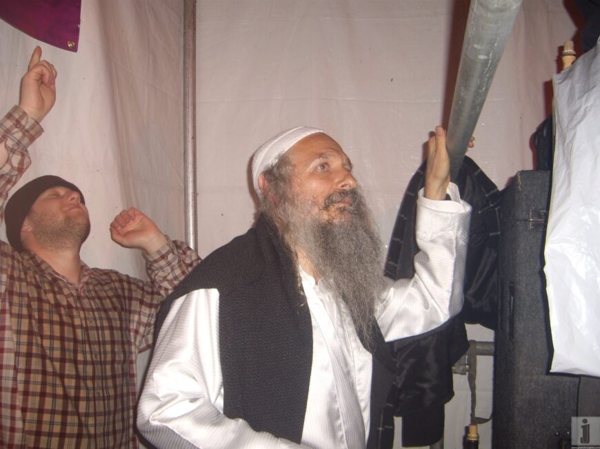 Photos & Videos from the annual Rechnitz Purim Party in Los Angelas