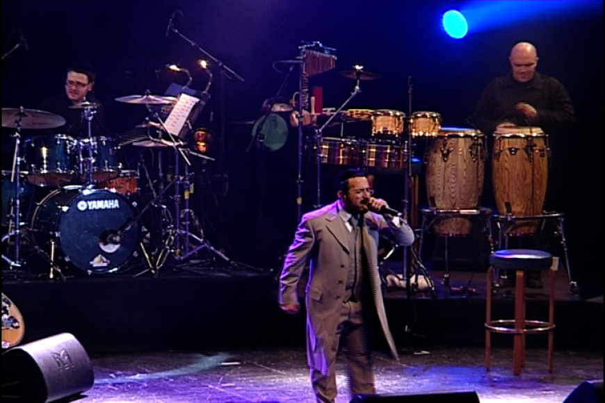 Lipa Schmeltzer sings in Zurich – Carry On