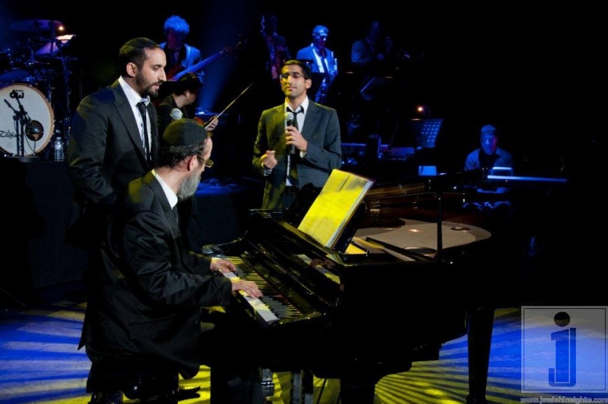 Photos of CHAIM ISRAEL, ITZIK ESHEL & AVISHAI performing at the Casino de Paris