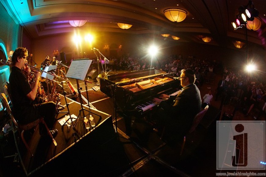Elie Shwebel playing at KMR Tours in Palm Springs. Photo by Stan Weiss