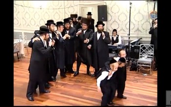 Shlome Taussig and Shira Choir with the Belze Chassidim
