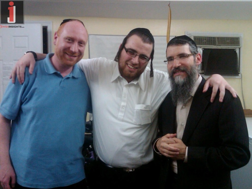 Zevi Fried with Avraham Fried & Yossi Tyberg in the studio