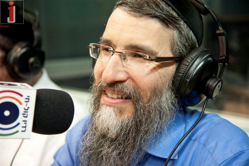 Avraham Fried in Radio Kol Chai: Full Audio + Pictures