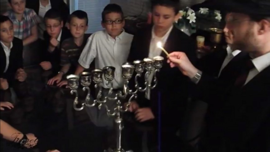 SHIRA CHADASHA BOYS CHOIR ON CHANUKA LYRICS IN ENGLISH