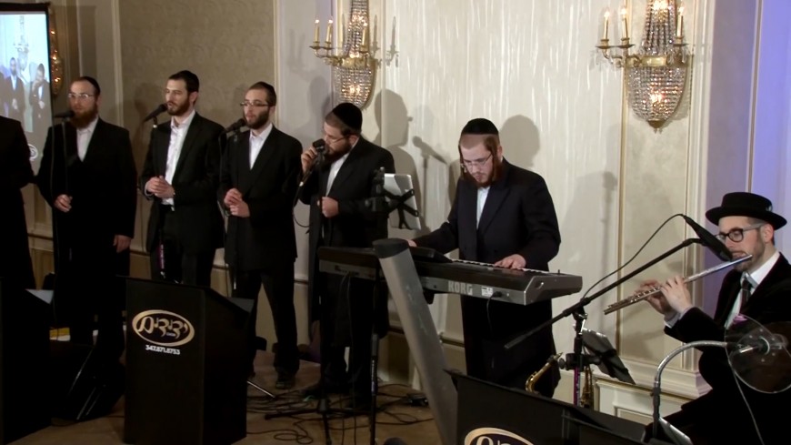 Yedidim Choir Sings Haneros Hallalu