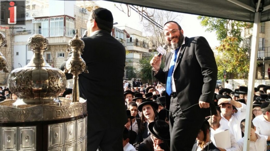 The Gift of a Sefer Torah For The Memory of Maran Rav Ovadia Yosef
