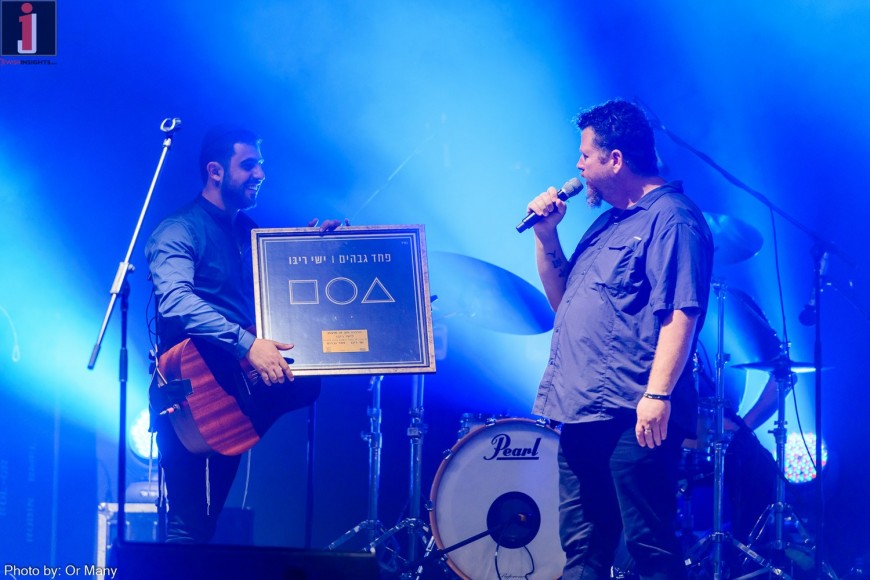 Yishai Ribo Awarded With Gold Record At His Concert In Shonee Amphitheater