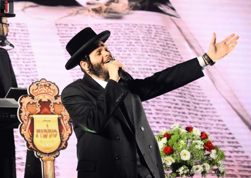 Zanvil & Dovid Hamelech’s Violin – The Moving Performance with Malchus Choir & Yanki Rubin