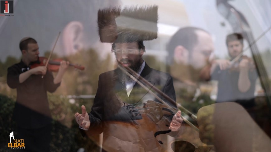 Chazan Binyamin Neufeld In His Debut Video With The Naria Choir “Chupa Medley”