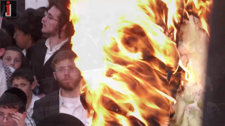 A Video Of The Hadlaka Toldos Avrohom Yitzchok Lighting The Fire In Meron 5779