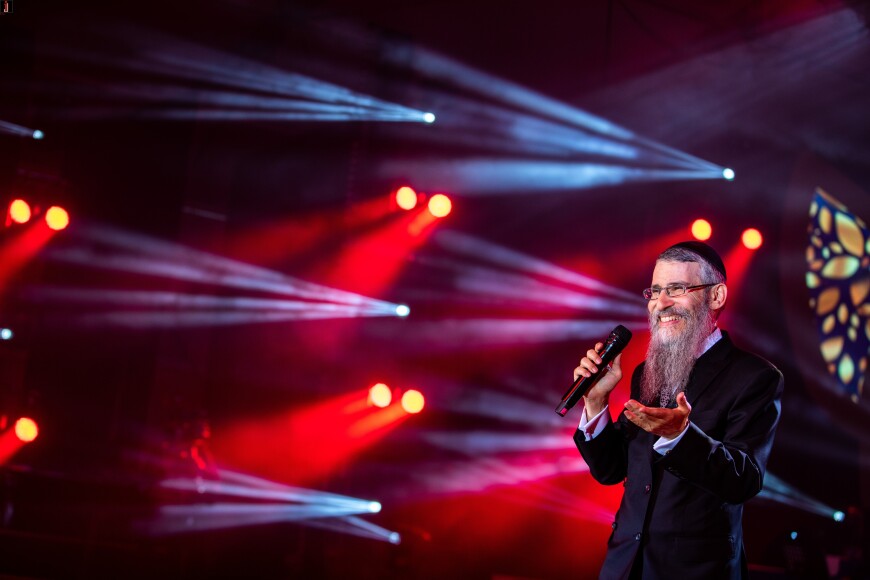 The Mythological “Shtar Hatnoim” – A New Clip Of Avraham Fried From His Show @ The Sultan’s Pool