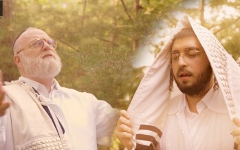 Michoel Schnitzler & Yossi Lebowitz Sing: “Al Das Hamukom”