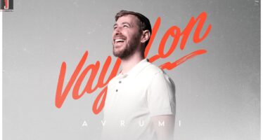 Just Before The Album: Avrumi Releases Powerful Pop Single “Vay Lon”